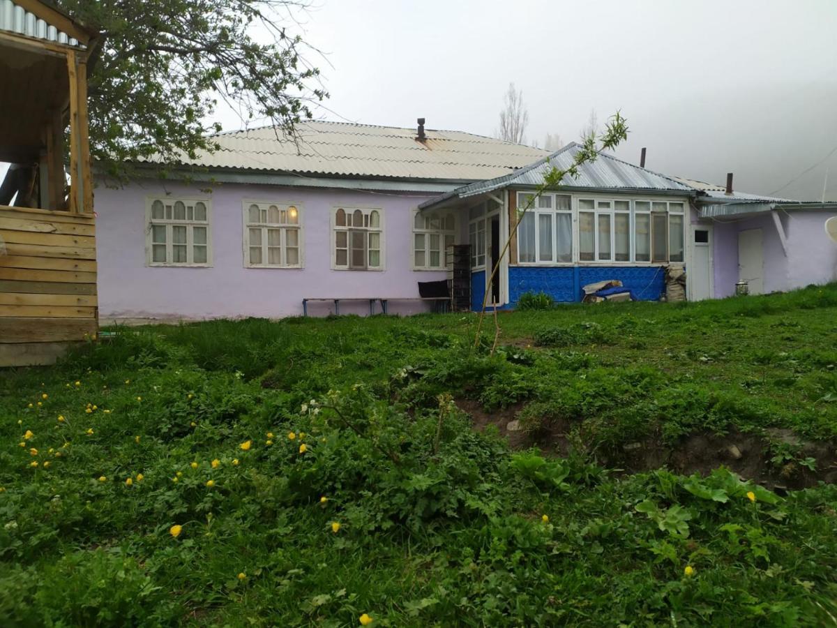 Xinaliq Khinalig Izzet'S Riverside Home Stay Exterior foto