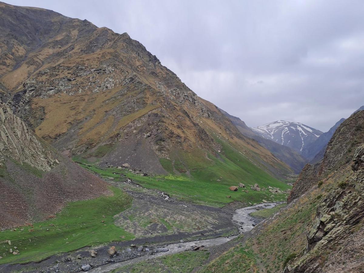 Xinaliq Khinalig Izzet'S Riverside Home Stay Exterior foto