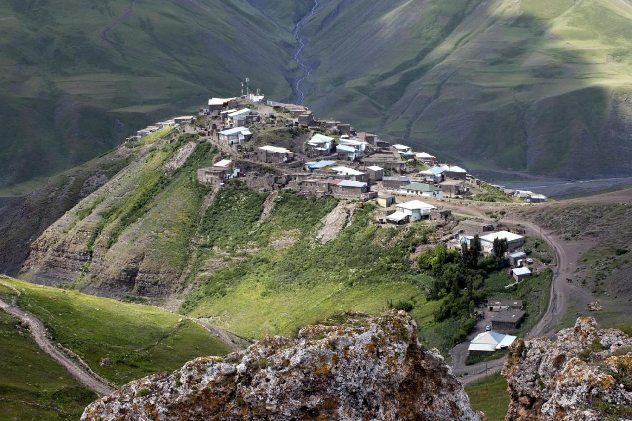 Xinaliq Khinalig Izzet'S Riverside Home Stay Exterior foto