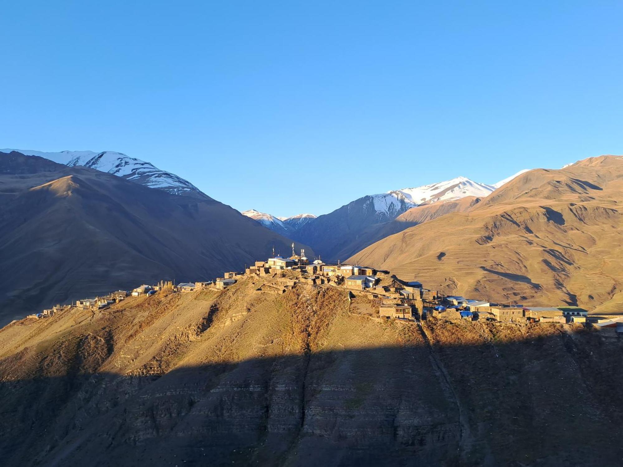 Xinaliq Khinalig Izzet'S Riverside Home Stay Exterior foto