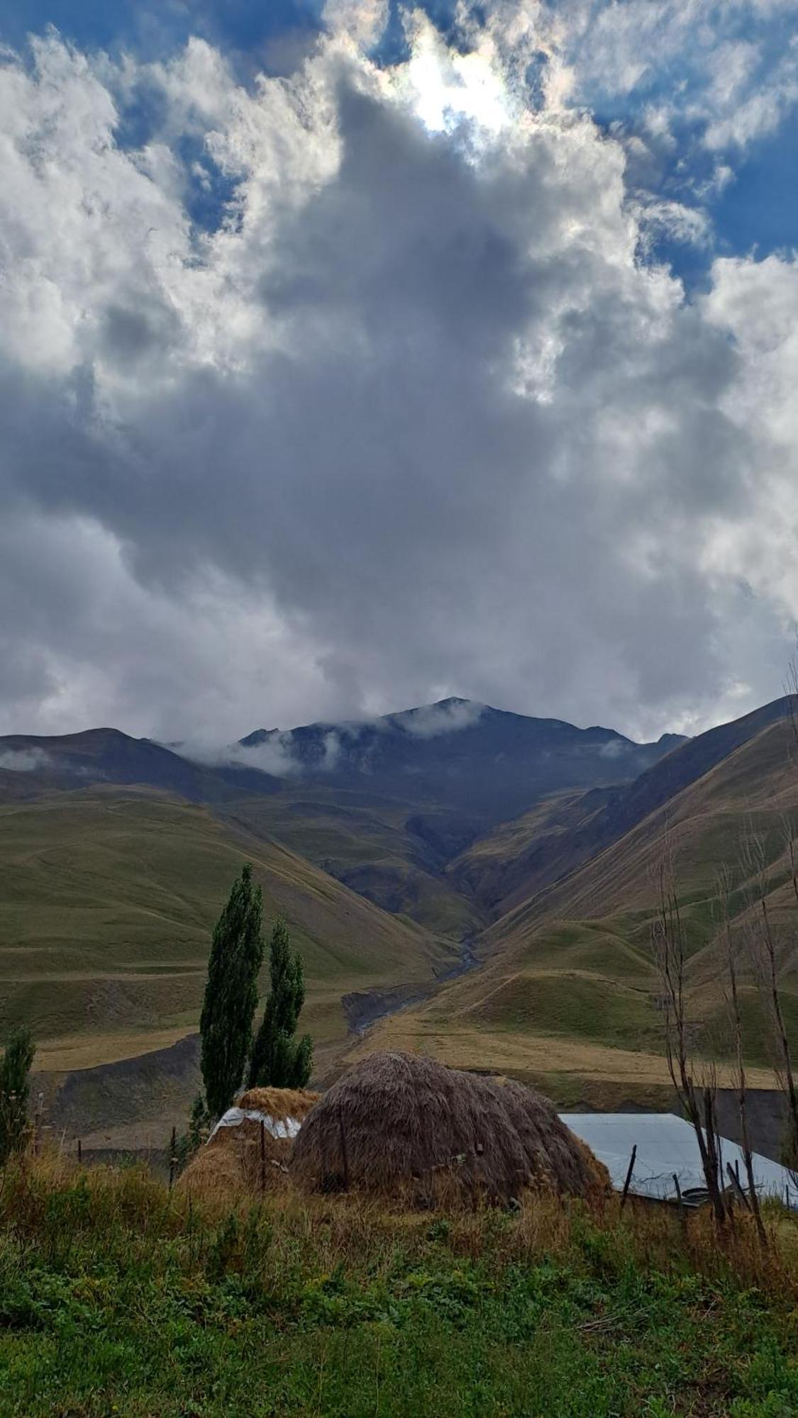 Xinaliq Khinalig Izzet'S Riverside Home Stay Exterior foto