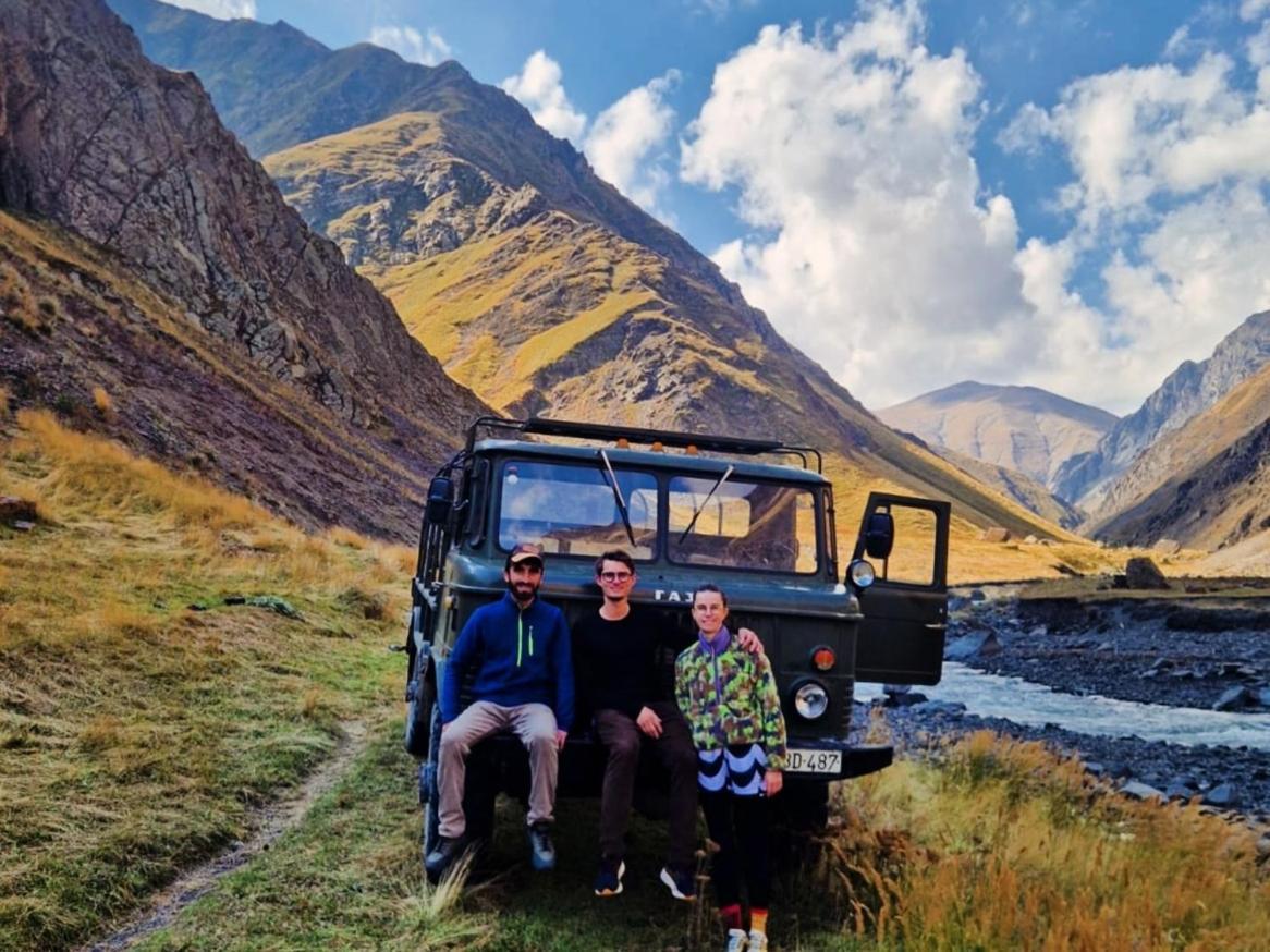 Xinaliq Khinalig Izzet'S Riverside Home Stay Exterior foto